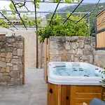 Dimitra - Saint Nikolas Retreat Villa *